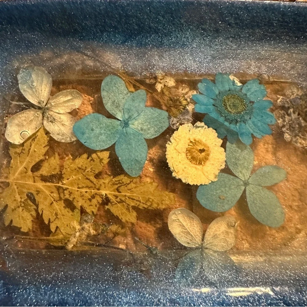 Vintage Blue Glittery Floral Dried Flowers Resin Lucite Soap Dish Trinket Decor